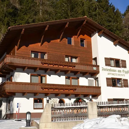 埃格利度假别墅 *