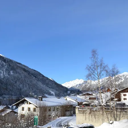 埃格利度假别墅 公寓 *