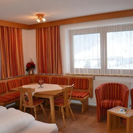 埃格利度假别墅 *