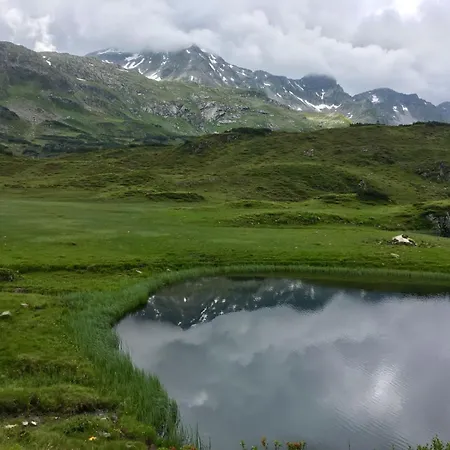 埃格利度假别墅 公寓 *